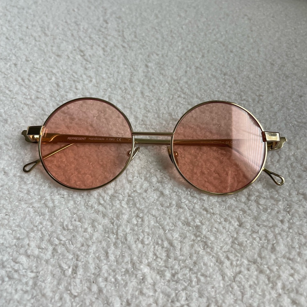 Represent sunglasses